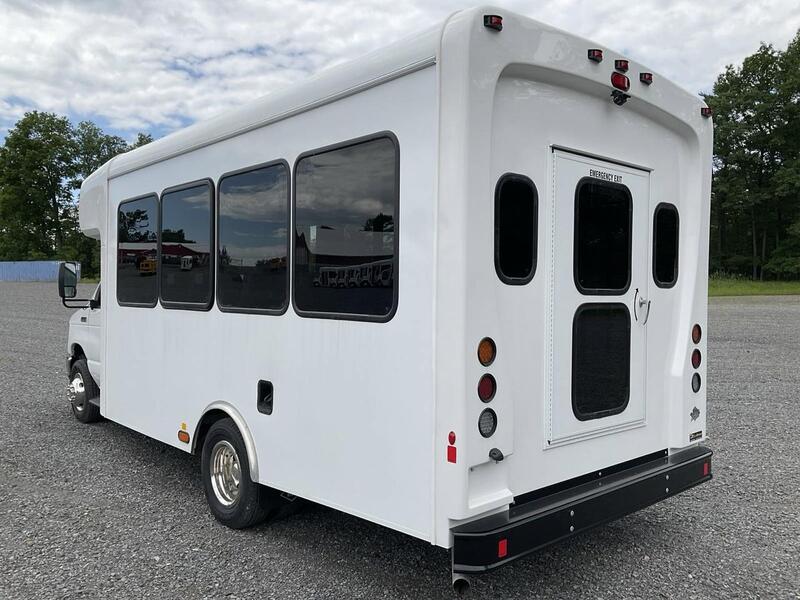2026 FORD HLE HLE COACH photo 3