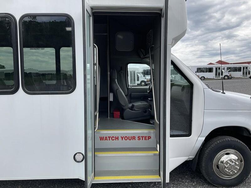 2026 FORD HLE HLE COACH photo 5