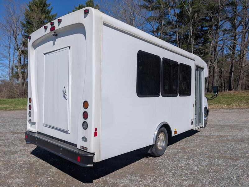 2024 CHEVROLET HLE HLE COACH photo 4
