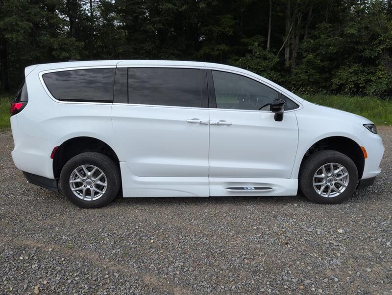 2024 CHRYSLER WHEELCHAIR VANS PACIFICA photo 2