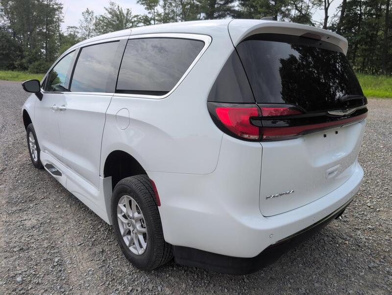 2024 CHRYSLER WHEELCHAIR VANS PACIFICA photo 5