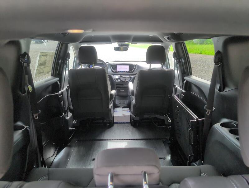 2024 CHRYSLER WHEELCHAIR VANS PACIFICA photo 9